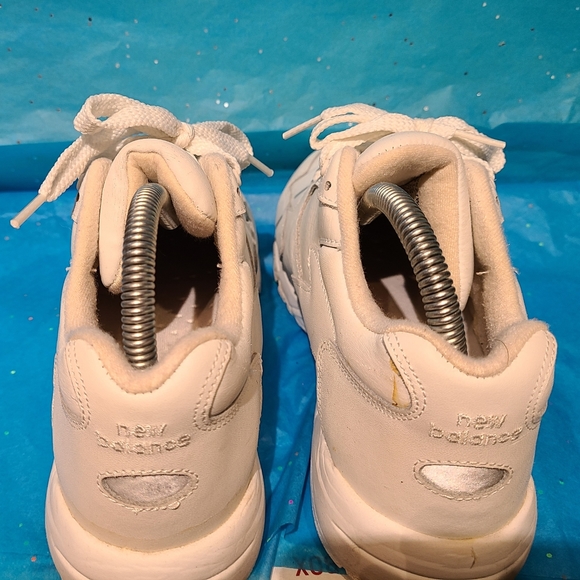 New Balance Men's White Walking Shoes, Size: 6.5 Color: White - Picture 3 of 4